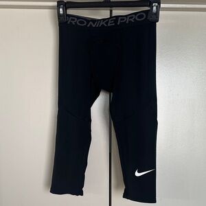 Nike Pro Black Kids - Youth Medium        3/4 basketball leggings